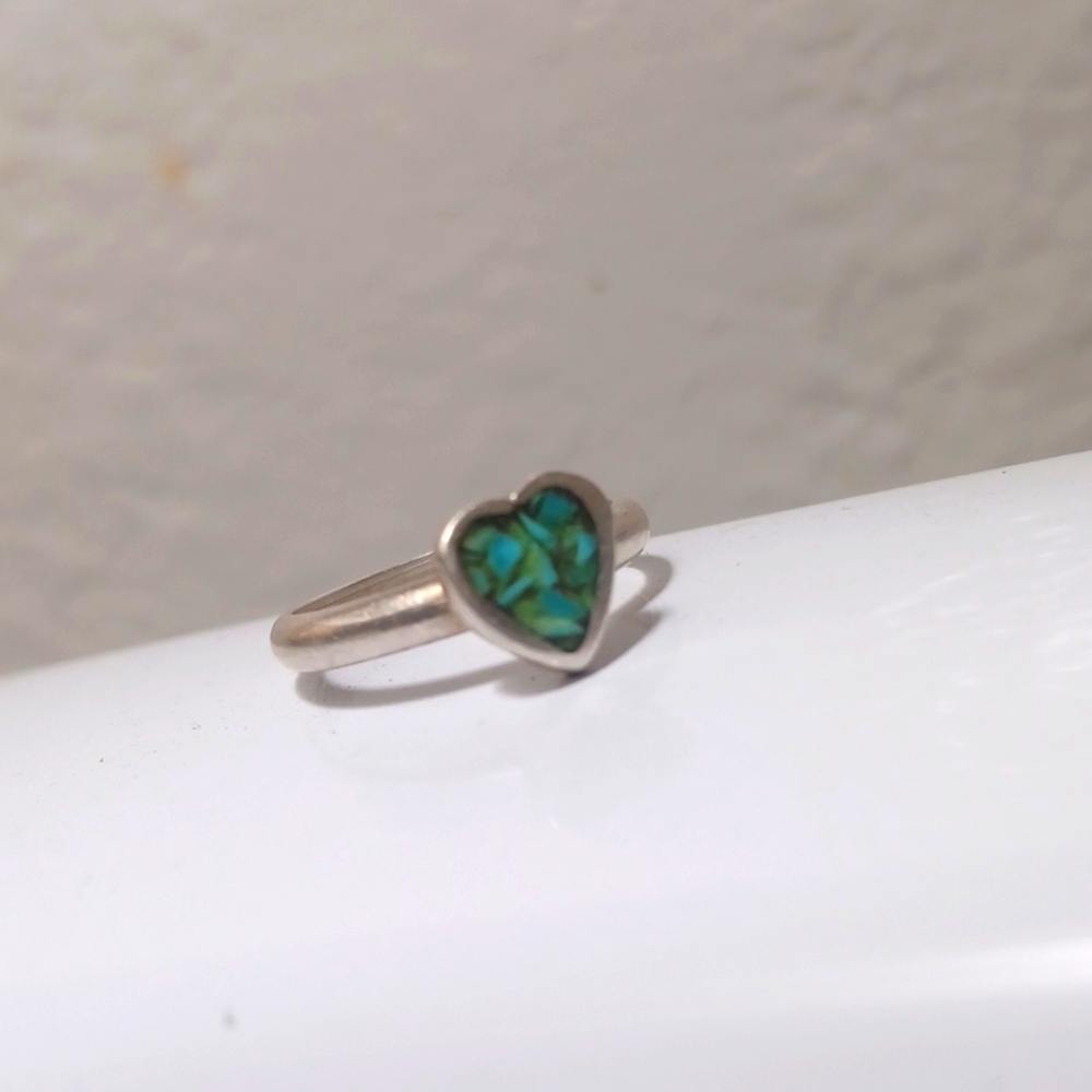 Sweet Vintage Sterling Heart Ring Turquoise Inlay 4
